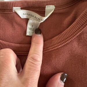 Banana Republic Ribbed Knit Top in Warm Brown. New
